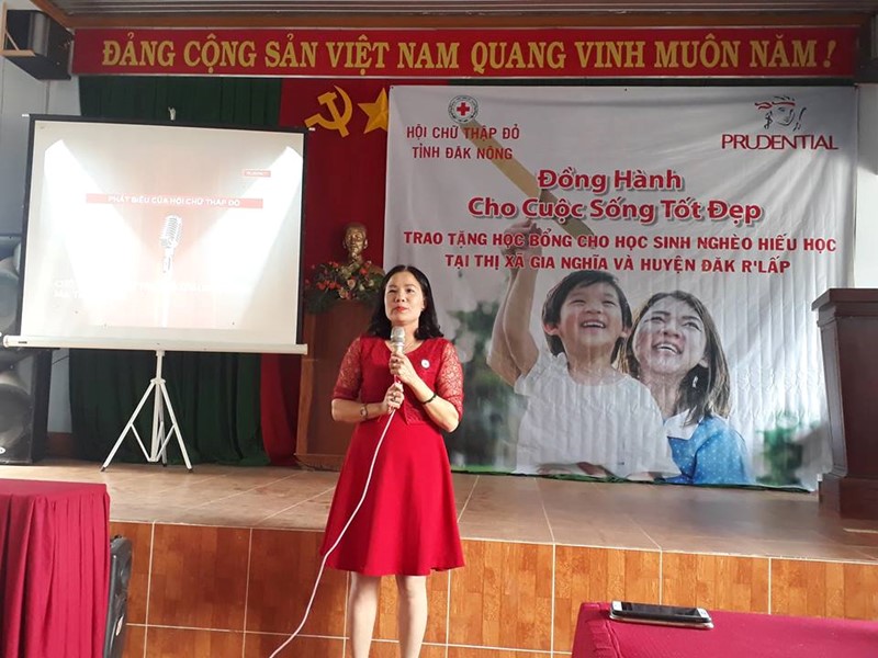 Đồng chí Trần Thị Tuyết - UV BCH Trung ương Hội Chữ thập đỏ Việt Nam, Chủ tịch Hội Chữ thập đỏ tỉnh Đắk Nông phát biểu